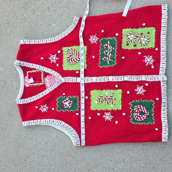Christmas Vest Women's Size XL. - Picture 4 of 5